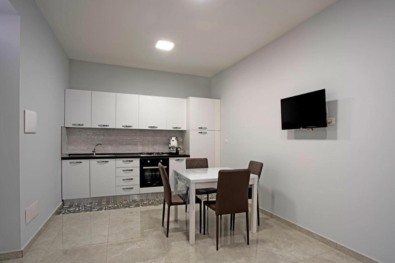 Giovi'S Apartments カステッランマーレ・ディ・スタービア エクステリア 写真
